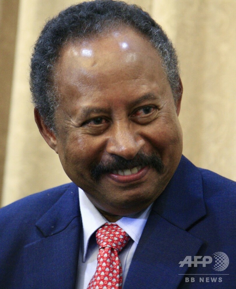 スーダンで文民多数の統治機構発足 首相就任