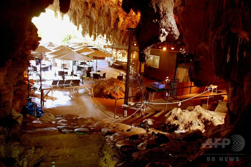 世界最古2万3000年前の釣り針、沖縄のサキタリ洞遺跡