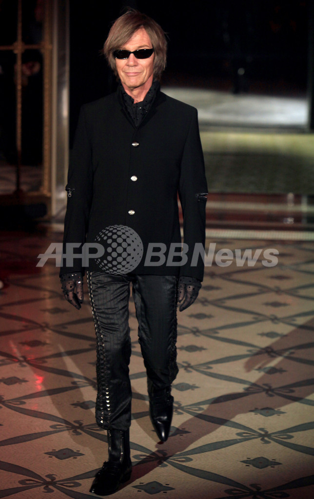 ＜09/10年秋冬パリ・メンズコレクション＞「マサトモ」のショーに竹中直人、成海璃子ら登場