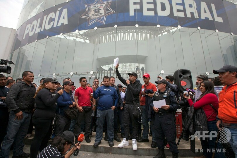 国家警備隊と連邦警察の統合案に大勢の警官が抗議、メキシコ