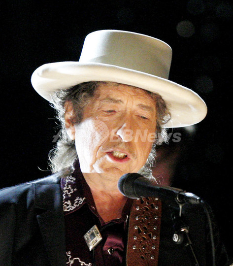 ボブ・ディラン、68歳で初のクリスマスアルバム ボブ・ディラン、68歳で初のクリスマスアルバム