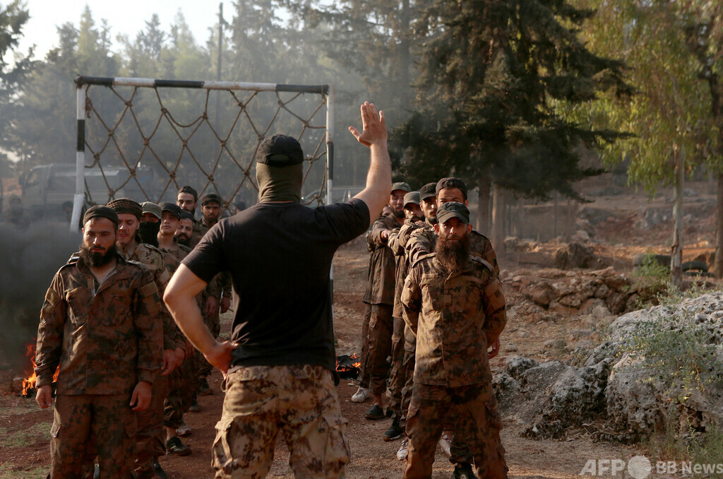 イスラム過激派、新戦闘員の「卒業式」 シリア 写真8枚 国際ニュース：AFPBB News
