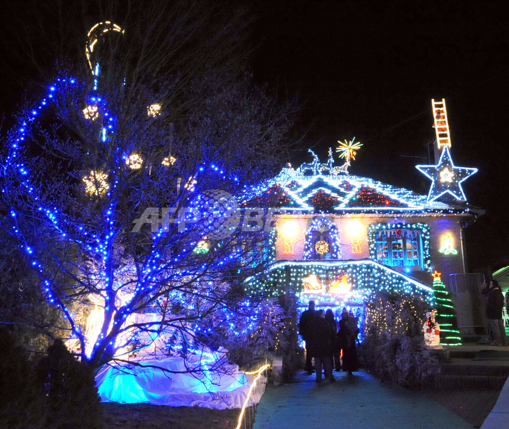 電球6万個 コルソン家のクリスマス イルミネーション フランス 写真4枚 国際ニュース Afpbb News