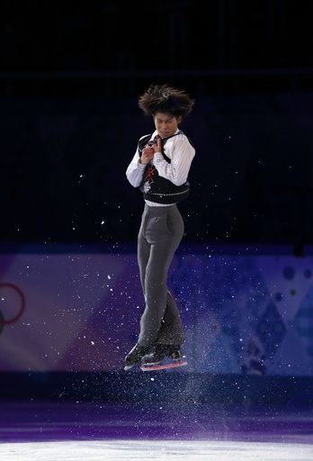 フィギュアスケートのエキシビションで選手が華麗な演技、ソチ五輪