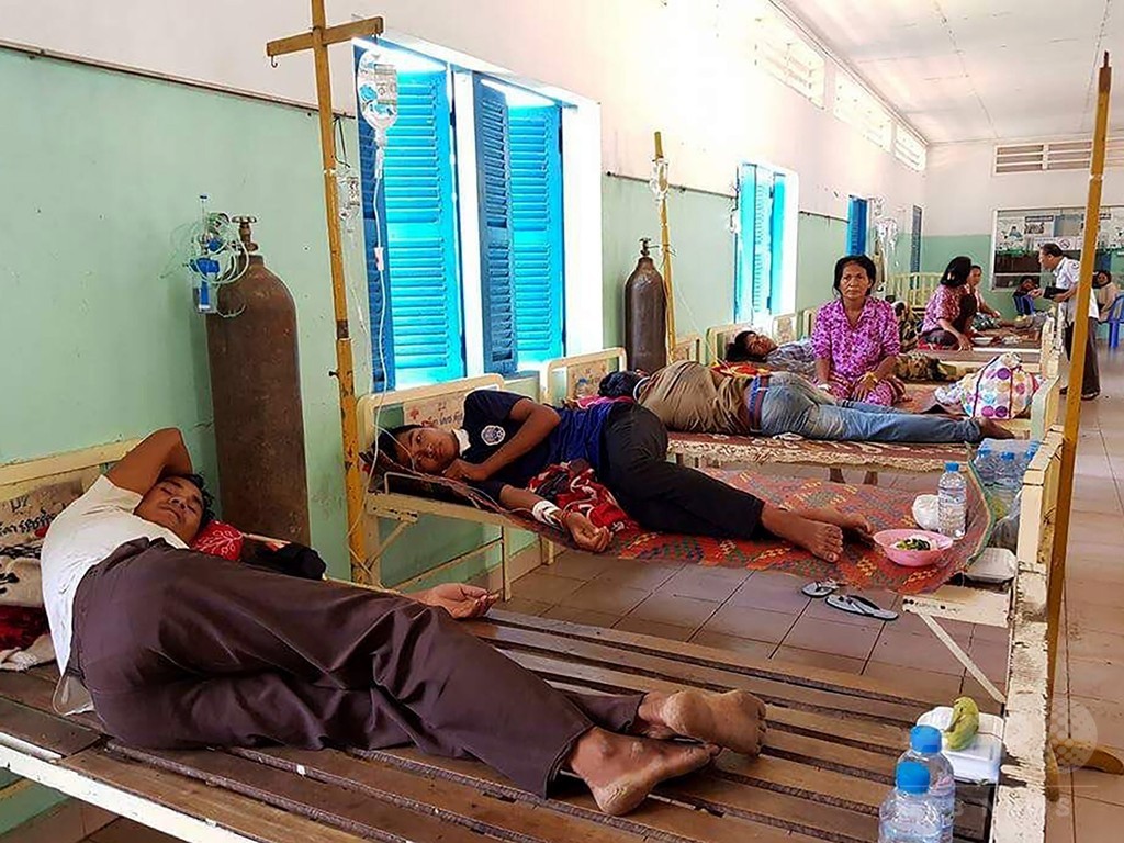 原因は自家製酒? カンボジアで有害物質摂取し13人死亡、約150人入院 原因は自家製酒? カンボジアで有害物質摂取し13人死亡、約150人入院