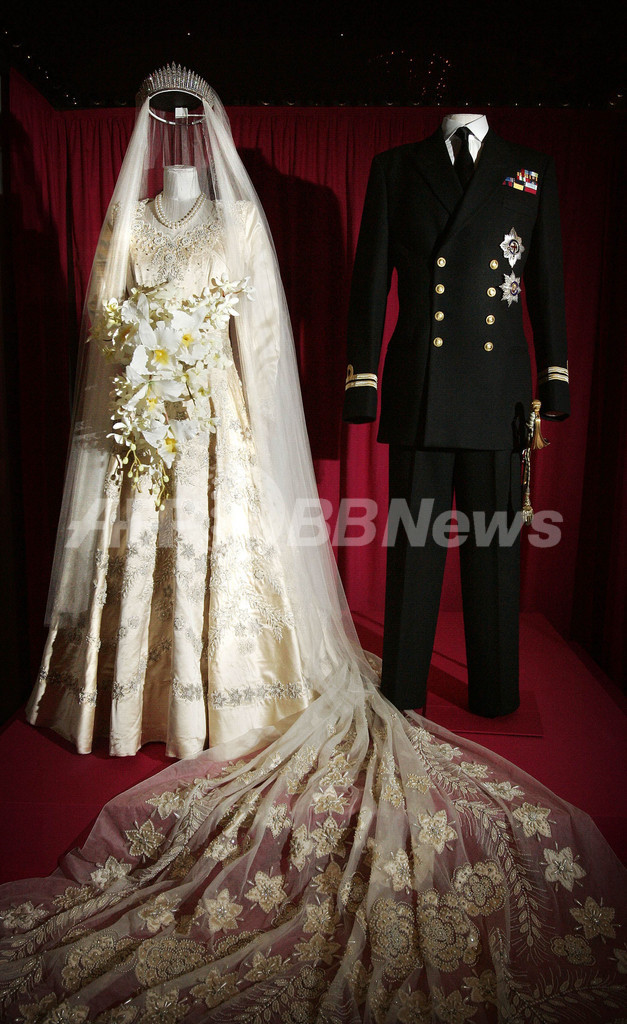 女王結婚60周年を記念する展覧会 写真6枚 ファッション ニュース