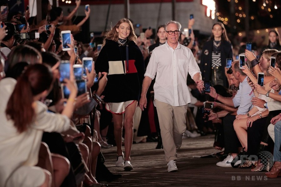 「トミー ヒルフィガー」17年春夏