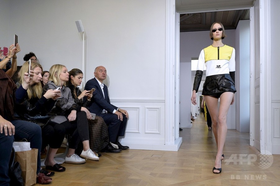 「クレージュ」17年春夏