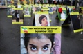 フランス・パリで行われたイランへの抗議行動で設置された犠牲者の写真（2022年12月6日撮影、資料写真）。(c)JULIEN DE ROSA  / AFP