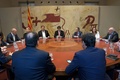 スペインからの独立の是非を問う住民投票実施を発表する前にバルセロナで開催されたカタルーニャ自治州政府の閣僚会議（2017年6月9日撮影）。(c)AFP/LLUIS GENE