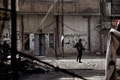 イラク政府軍がモスル市内に進攻しイスラム過激派組織「イスラム国（IS）」と戦闘を繰り広げる中、哨戒に当たる政府部隊の兵士（2017年3月8日撮影）。(c)AFP/ARIS MESSINIS