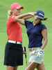 ノルウェーのスーザン・ペターセン（%%Suzann Pettersen%%）とハイファイブを交わすキム・インキュン。(c)AFP/ROSLAN RAHMAN