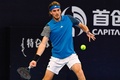 テニス、中国オープン、男子シングルス1回戦。リターンを打つステファノス・チチパス（2023年9月29日撮影）。(c)Jade Gao / AFP