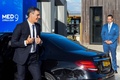 スペインのペドロ・サンチェス首相（左、2024年10月11日撮影）。(c)Iakovos HATZISTAVROU / AFP