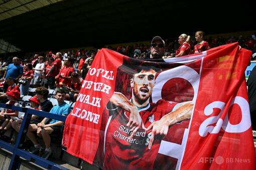 リバプールが親善試合 「チャンピオン」ジョタ選手たたえる 写真10枚