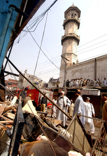 ペシャワルのモスク周辺で強力な爆破、24人死亡数十人負傷 - パキスタン