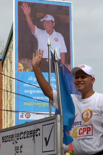 「フン・セン王朝」への布石か、父の軌跡たどるカンボジア首相の息子