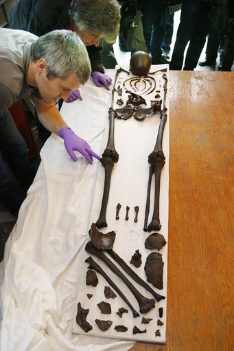 発掘されたバイキングの女王の遺体を鑑定