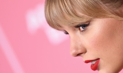 T・スウィフト「フィアレス」再録版を発表 原盤権闘争受け制作