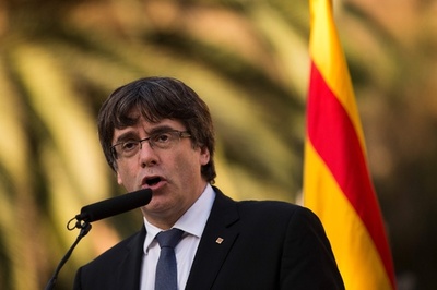 カタルーニャ州首相、独立への動きを「延期」 政府に協議求める