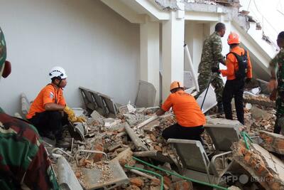 インドネシア東部地震の死者47人に 救助活動が難航