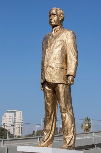 イスラエル首相の像を無許可で設置、言論の自由について抗議