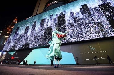 米タイムズスクエアに巨大ディスプレー登場