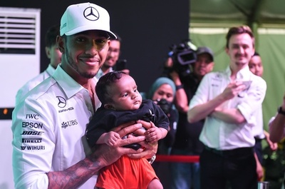 激化する国歌演奏時の抗議運動、F1界からも支持の声