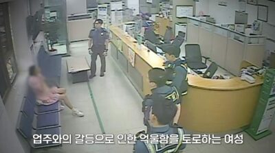 首に凶器を当てた女性…韓国警官、電光石火のスピードで凶器確保