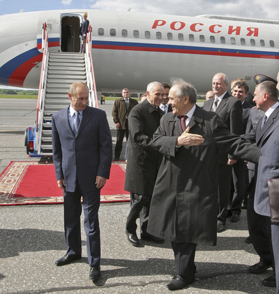 プーチン首相、訪仏へ 外交分野でも影響力保持