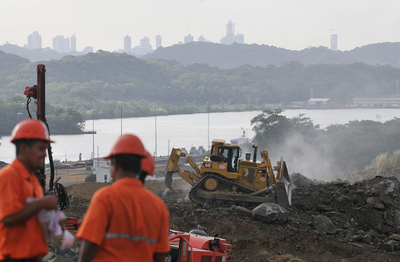 パナマ運河拡張工事、パナマ大統領が視察