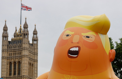 「赤ちゃんトランプ」 ロンドン博物館が購入