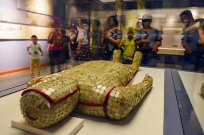 漢代の「金縷玉衣」新疆で展示 解憂公主がテーマ