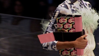 動画：ラガーフェルドらが語る、17年春夏のバッグトレンド