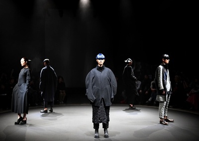 レディー・ガガ着用の「ロギーケイ」、東京コレクション初参加