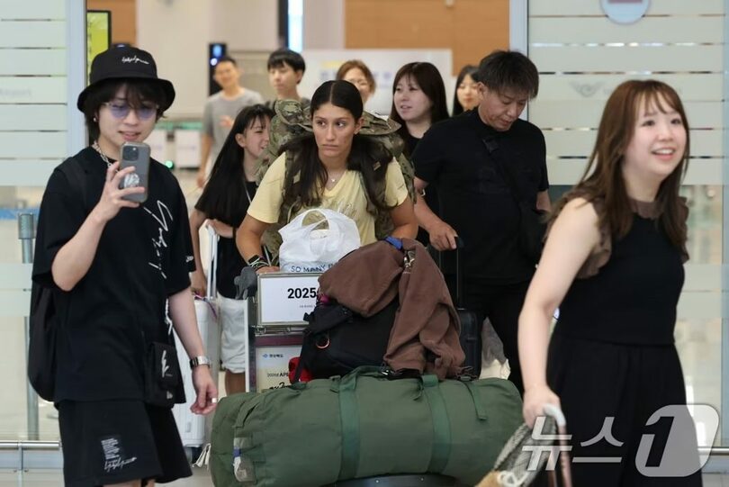 2024年8月12日、仁川国際空港から入国する外国人観光客(c)news1