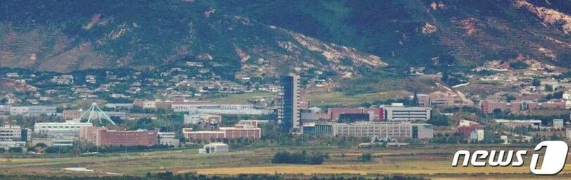 韓国側からみた北朝鮮・開城工業団地の様子(c)news1