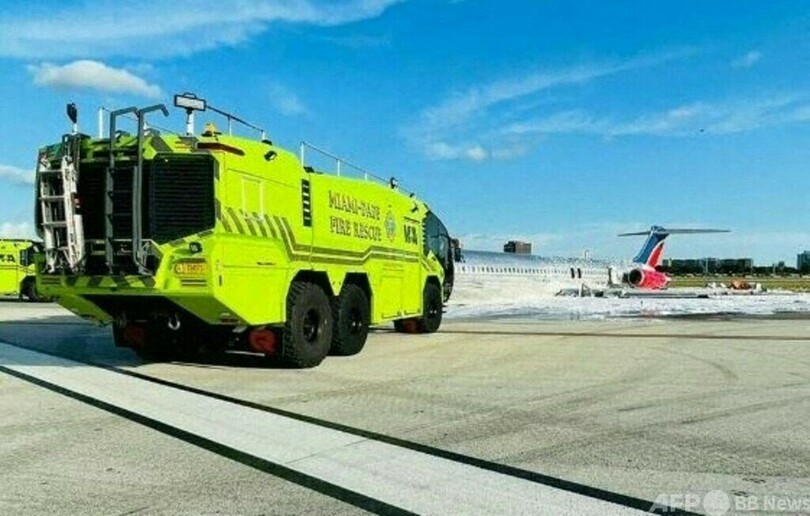 旅客機が着陸失敗・炎上、3人搬送 米マイアミ