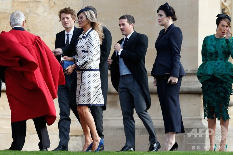 英王女、挙式で手術痕隠さず ネットで称賛の声 巨額費用に批判も