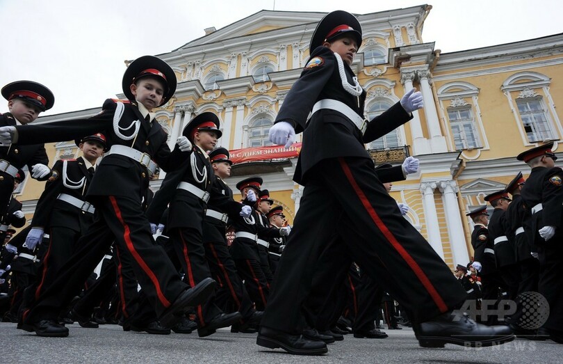 ちょっと退屈？ロシア陸軍幼年学校、新学年スタートで始業式 写真7枚 国際ニュース：AFPBB News