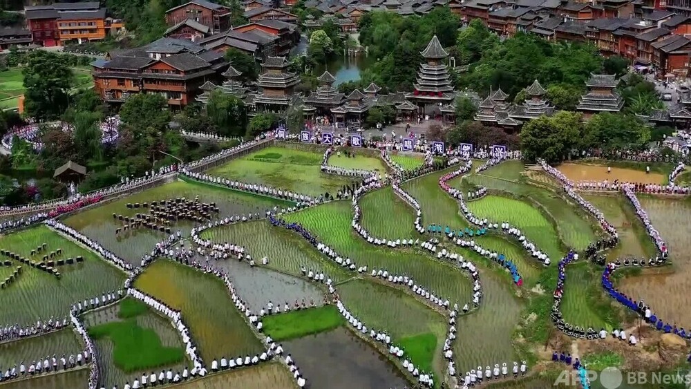 動画：トン族の村で1万人大合唱 中国・貴州省 写真1枚 国際ニュース：AFPBB News