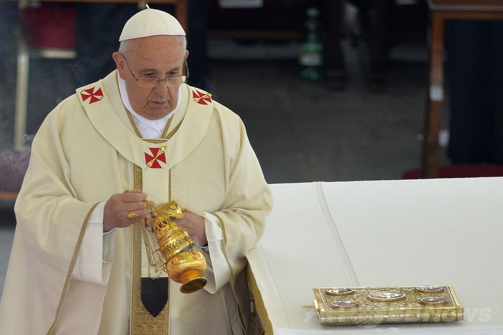 ヨハネ パウロ2世とヨハネ23世が 聖人 に バチカンで列聖式 写真4枚 国際ニュース Afpbb News