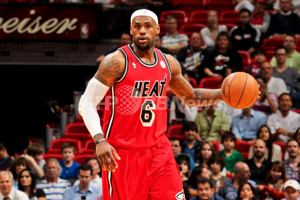 レブロン、NBA史上初の記録を達成 写真8枚 国際ニュース：AFPBB News