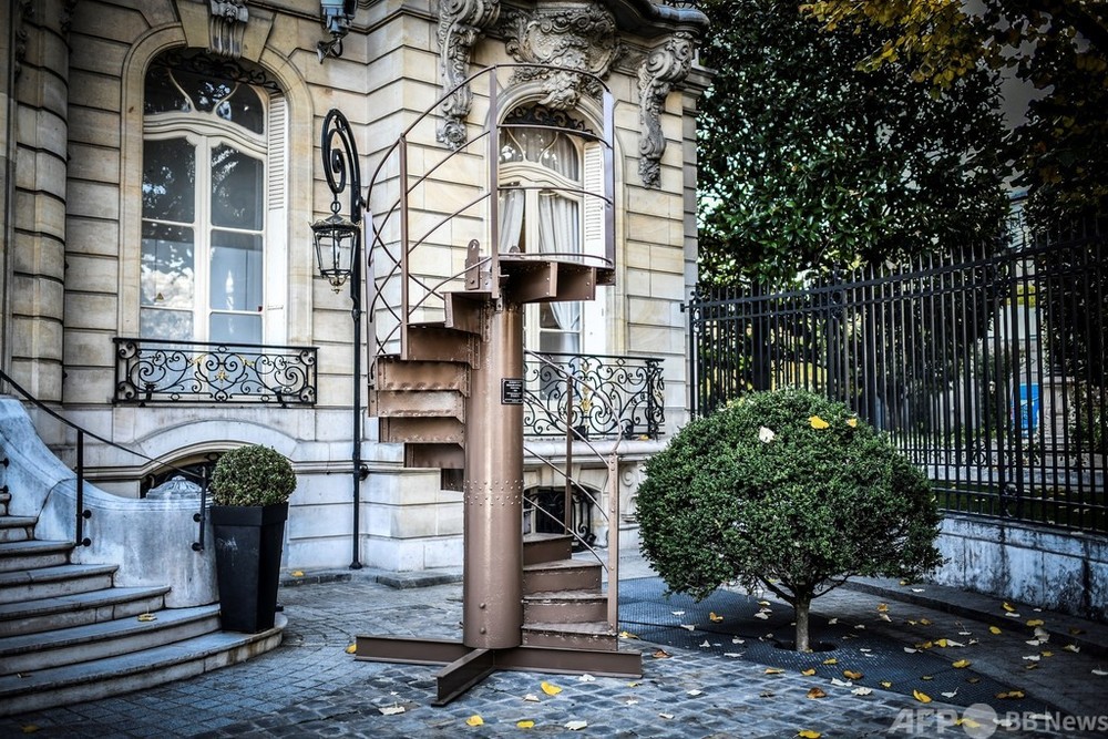 仏エッフェル塔の階段、3440万円で落札 予想価格の10倍 写真9枚 国際