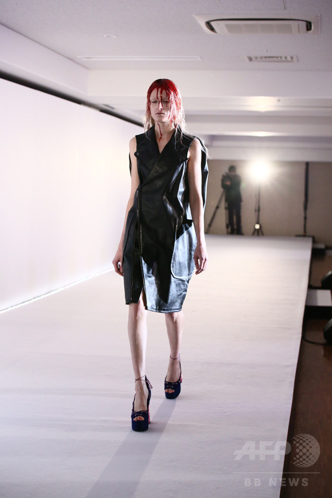 「ミキオサカベ」、レザーを使ったスペシャルファッションショー