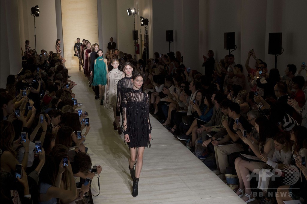 ドナテラ・ヴェルサーチもコレクション発表、「サンパウロ・ファッション・ウィーク」開催