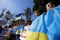 メキシコ・グアダラハラで、ロシアのウクライナ侵攻に抗議するウクライナ人コミュニティーの人々（2022年3月6日撮影）。(c)ULISES RUIZ / AFP