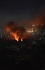 ベイルート南部ハレトフレイク地区。10月上旬のイスラエル軍による空爆後に立ち上る煙（2024年10月3日撮影）。(c)Fadel ITANI / AFP