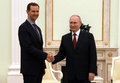 ロシア・モスクワの大統領府（クレムリン）で、シリアのバッシャール・アサド大統領（左）と握手するウラジーミル・プーチン大統領（2023年3月15日撮影）。(c)Vladimir Gerdo / SPUTNIK / AFP
