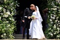 英ウィンザー城で挙式したヘンリー王子とメーガン妃（2018年5月19日撮影、資料写真）。(c)Ben STANSALL / POOL / AFP